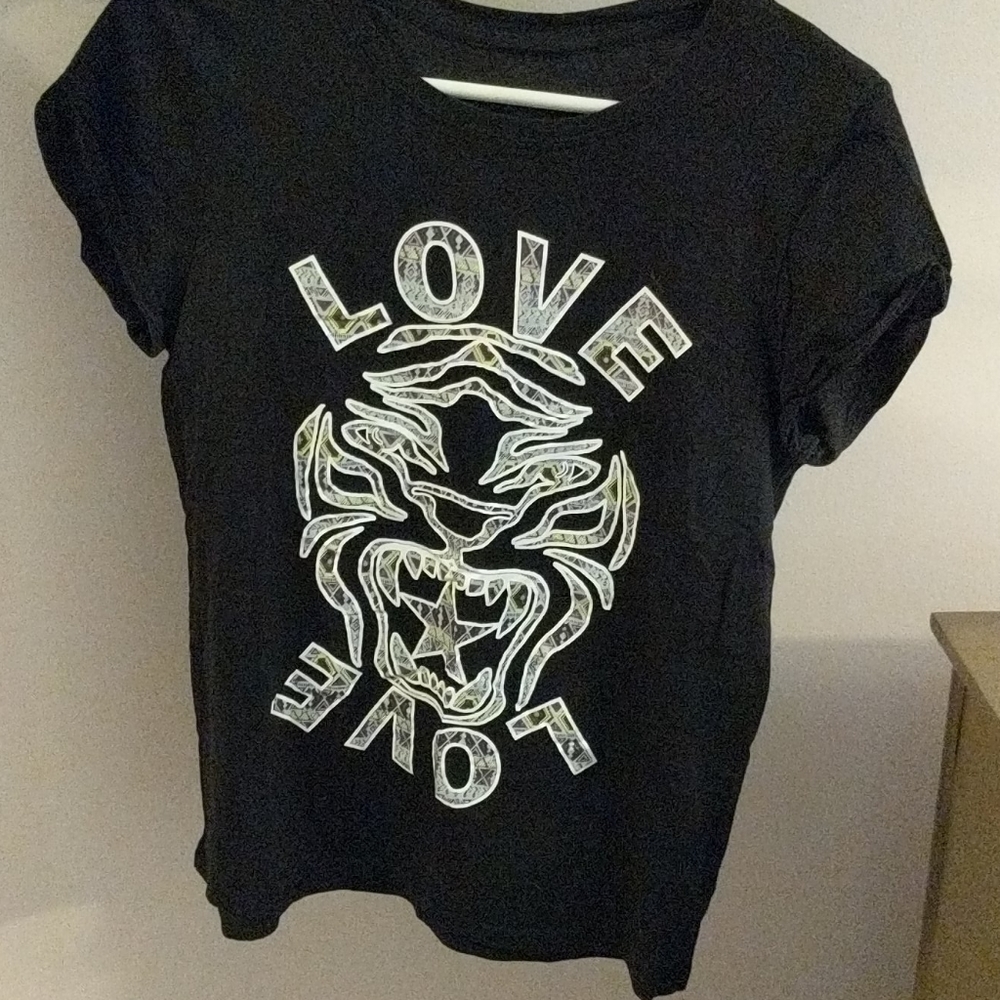 Love tee shirt